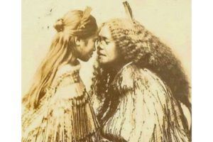 El Hongi o saludo Maorí